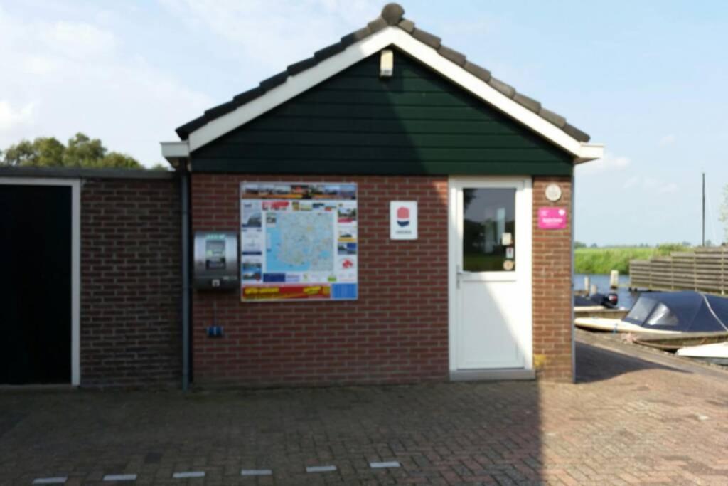 Boat Allemansfreon - Kamperen Op Het Water - Niet Om Mee Te Varen - Read Host Profile-Lees Hostprofiel Jutrijp Eksteriør bilde