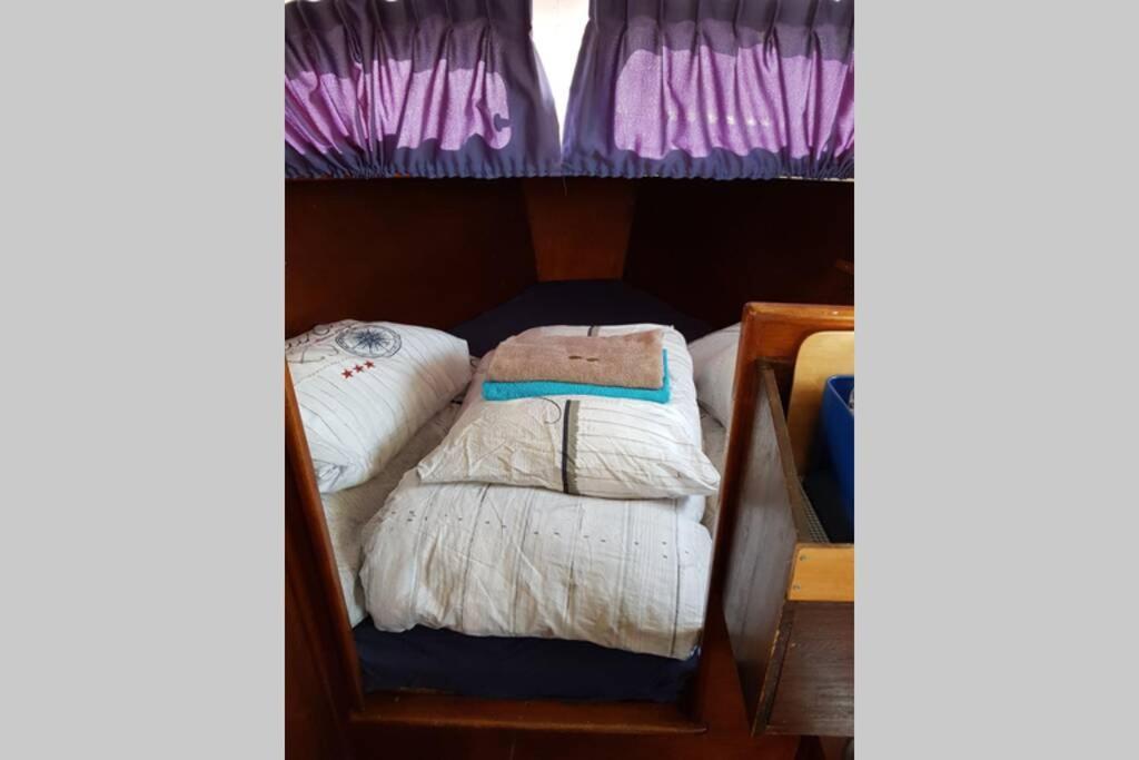 Boat Allemansfreon - Kamperen Op Het Water - Niet Om Mee Te Varen - Read Host Profile-Lees Hostprofiel Jutrijp Eksteriør bilde