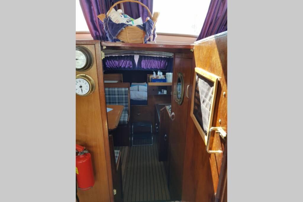 Boat Allemansfreon - Kamperen Op Het Water - Niet Om Mee Te Varen - Read Host Profile-Lees Hostprofiel Jutrijp Eksteriør bilde