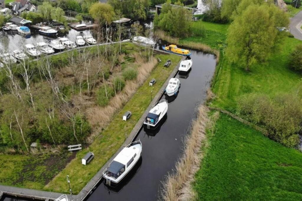 Boat Allemansfreon - Kamperen Op Het Water - Niet Om Mee Te Varen - Read Host Profile-Lees Hostprofiel Jutrijp Eksteriør bilde