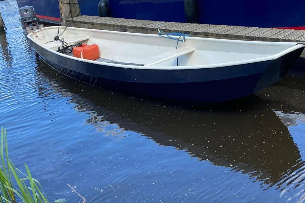 Boat Allemansfreon - Kamperen Op Het Water - Niet Om Mee Te Varen - Read Host Profile-Lees Hostprofiel Jutrijp Eksteriør bilde