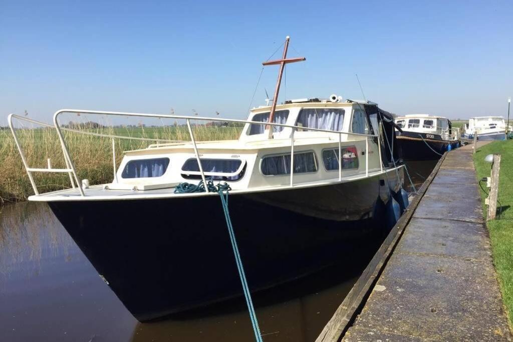 Boat Allemansfreon - Kamperen Op Het Water - Niet Om Mee Te Varen - Read Host Profile-Lees Hostprofiel Jutrijp Eksteriør bilde