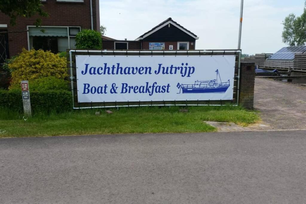 Boat Allemansfreon - Kamperen Op Het Water - Niet Om Mee Te Varen - Read Host Profile-Lees Hostprofiel Jutrijp Eksteriør bilde