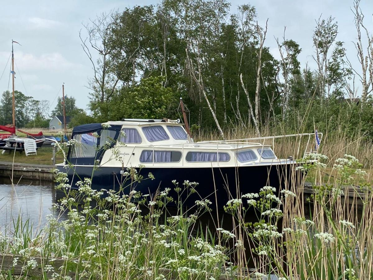Boat Allemansfreon - Kamperen Op Het Water - Niet Om Mee Te Varen - Read Host Profile-Lees Hostprofiel Jutrijp Eksteriør bilde