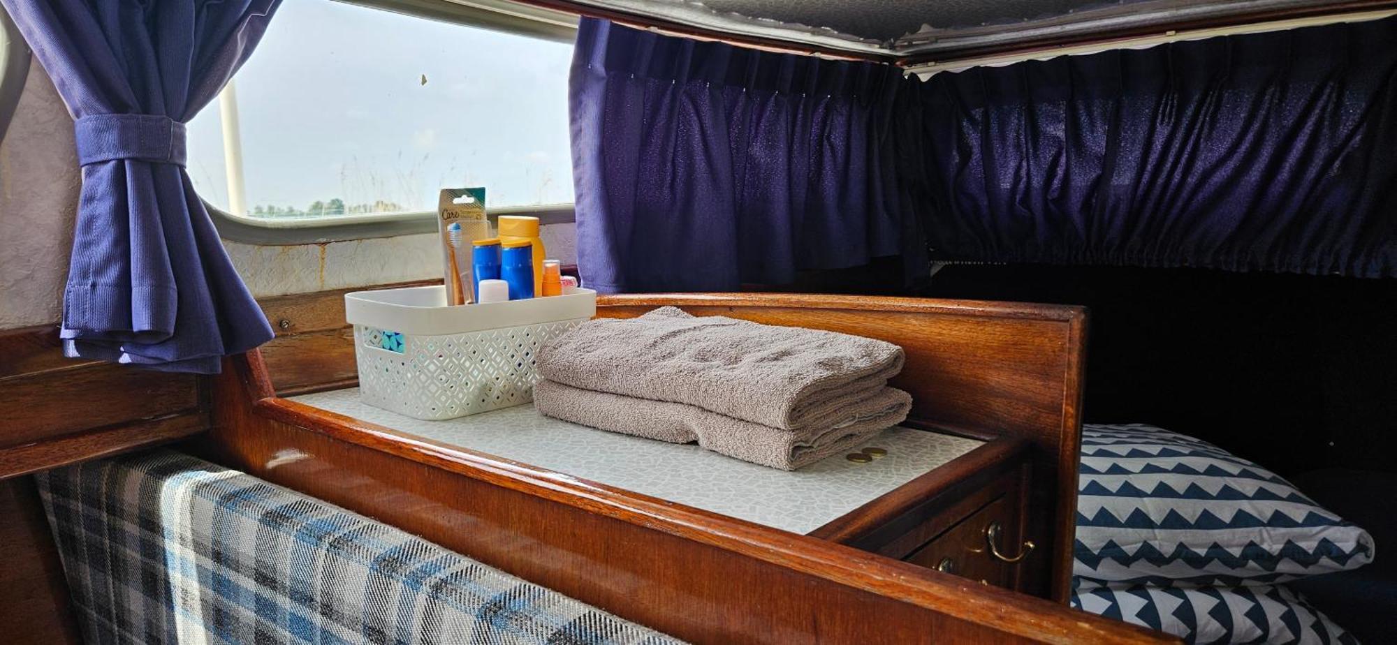 Boat Allemansfreon - Kamperen Op Het Water - Niet Om Mee Te Varen - Read Host Profile-Lees Hostprofiel Jutrijp Eksteriør bilde